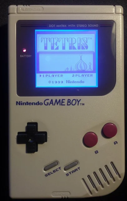 Game Boy portátil modificada con chip bivert y retro iluminación