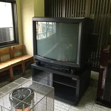sony pvm-4300 encontrado en bar de osaka, japón, rescatado por un youtuber
