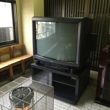 sony pvm-4300 encontrado en bar de osaka, japón, rescatado por un youtuber