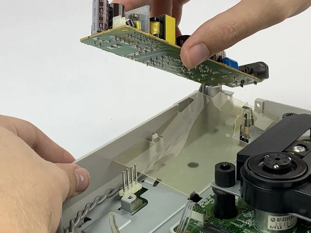 tutorial de reemplazo de una fuente de alimentación de sega saturn antigua a una nueva