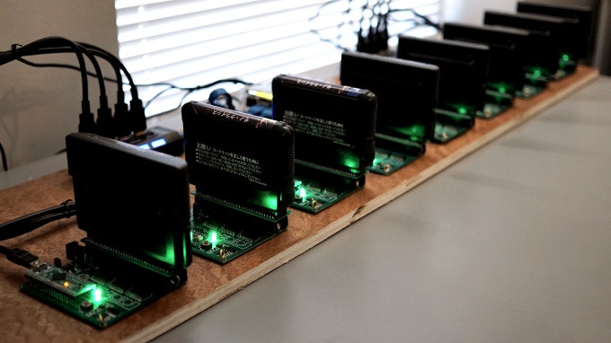 PCB de Xenocrisis siendo programadas xenocrisis pcb
