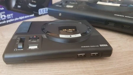 diseño final megadrive mini